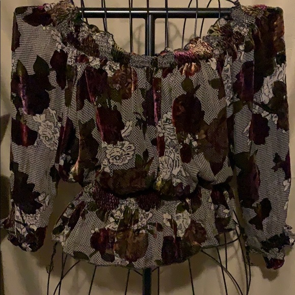 Beautiful Floral Cache Blouse - Picture 1 of 1